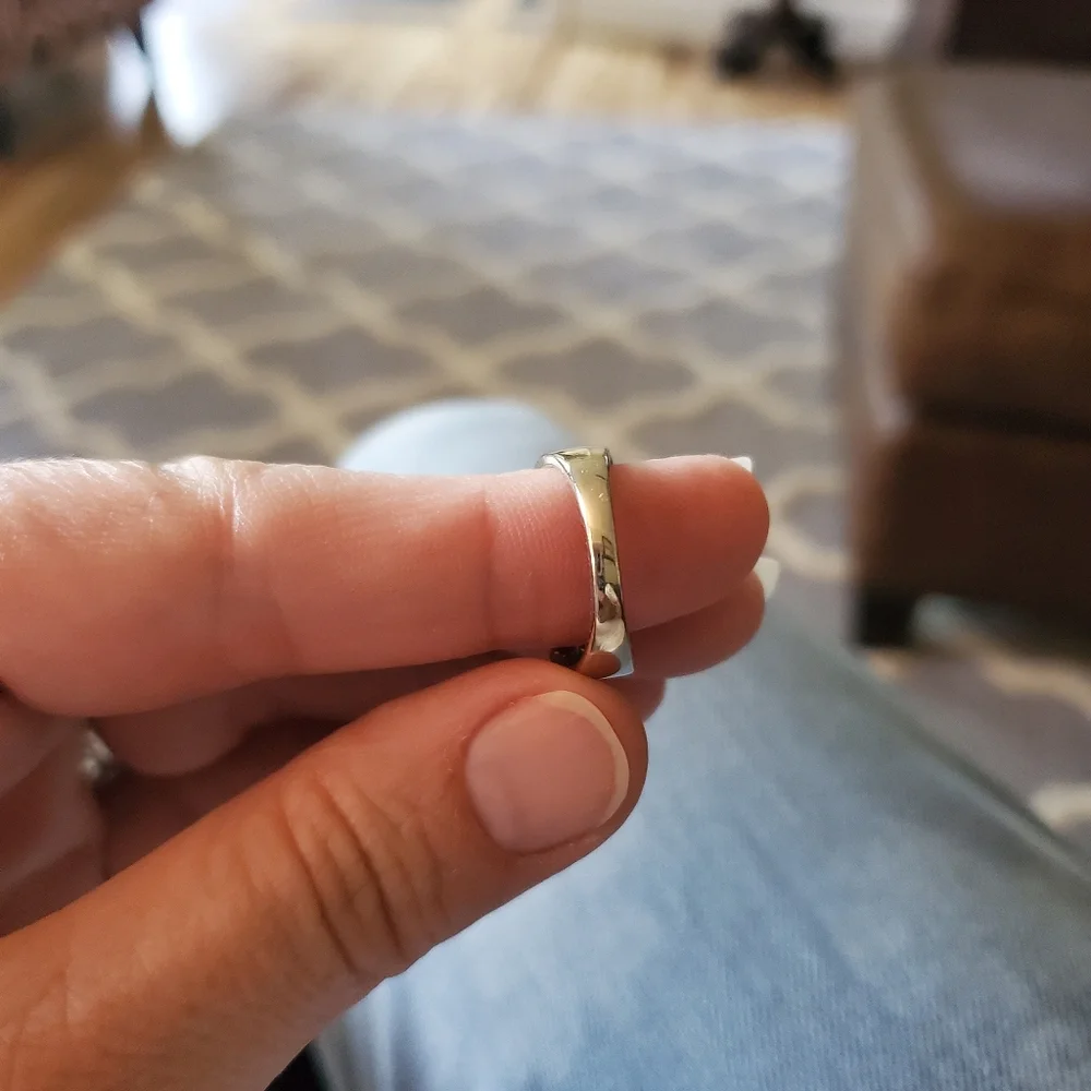 10k white gold and diamond ring - Picture 3 of 6